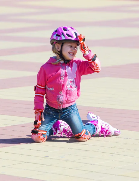 Kid on  rollerblades — Stock Photo, Image