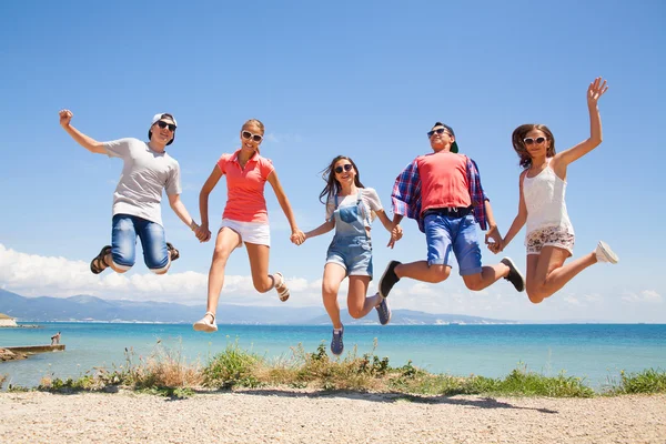 Tieners in de zomer — Stockfoto