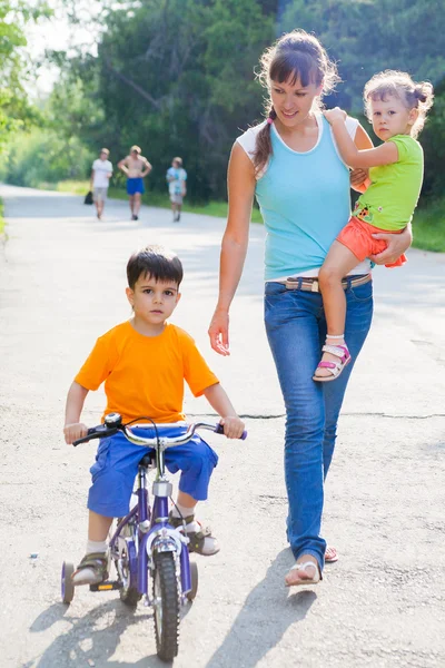 Family in summer time — Stock Photo, Image