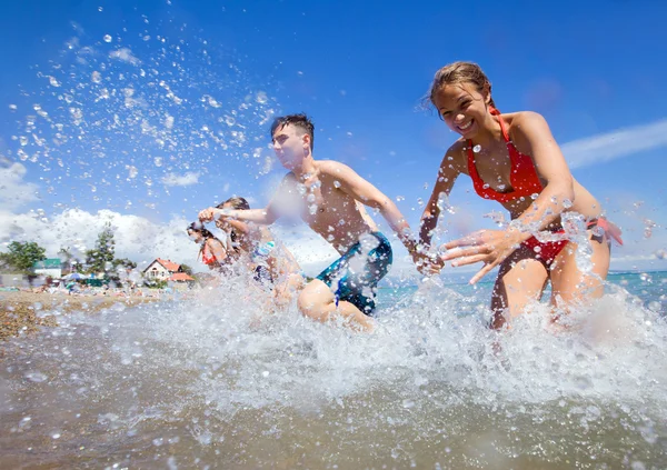 Divertido verano en la playa — Foto de Stock