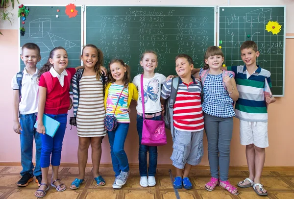 Τα παιδιά από το Δημοτικό σχολείο — Φωτογραφία Αρχείου