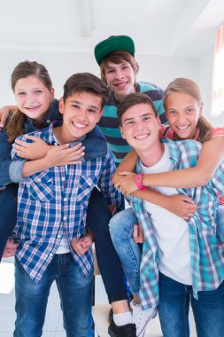 genç grup iyi eğlenceler