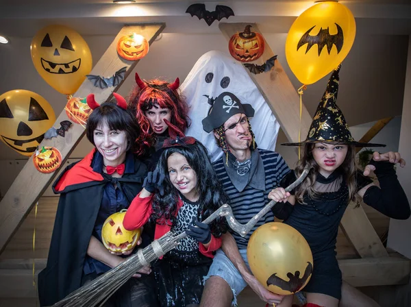 Familia Grande Disfraces Halloween —  Fotos de Stock