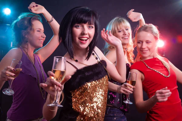 Portret Van Gelukkige Jonge Meisjes Het Feest — Stockfoto