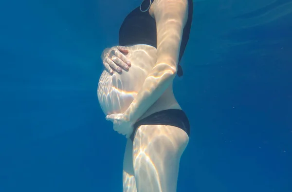 Pregnant Woman Relaxes Pool Blue Water Unrecognizable Body — Stock Photo, Image