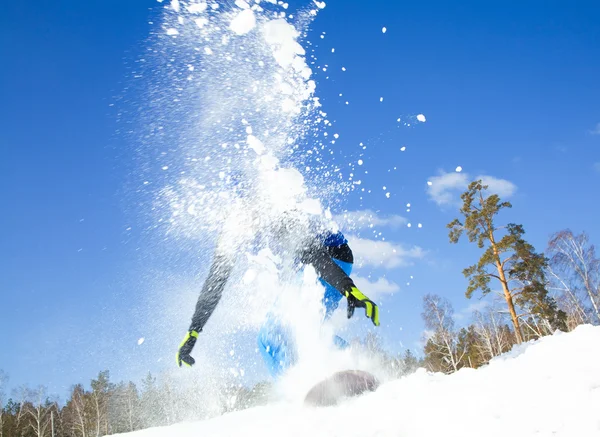 Uomo sullo snowboard — Foto Stock