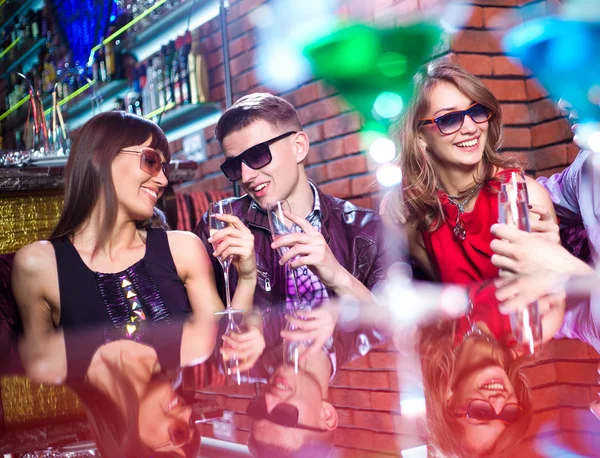 Company having fun in the night bar — Stock Photo, Image