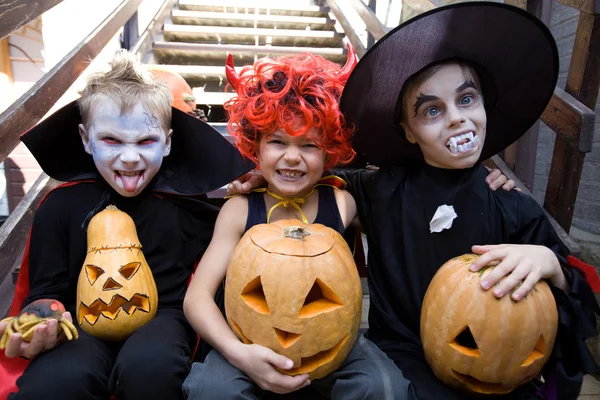 Дети в костюме на Хэллоуин — стоковое фото