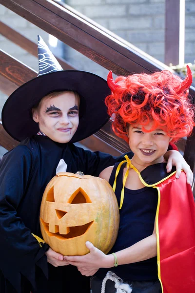 Kinder an Halloween — Stockfoto