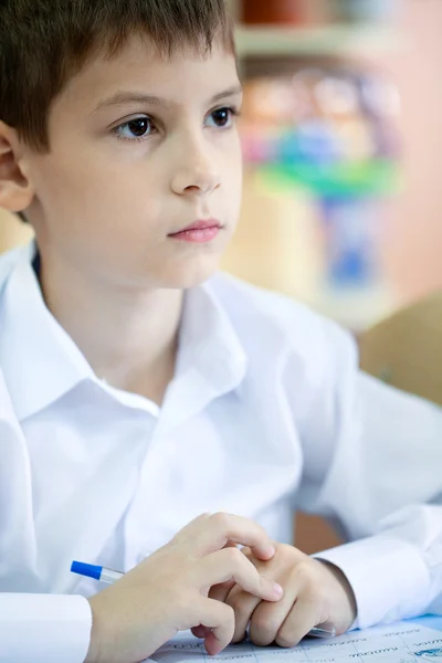 Schooljongen studeren — Stockfoto