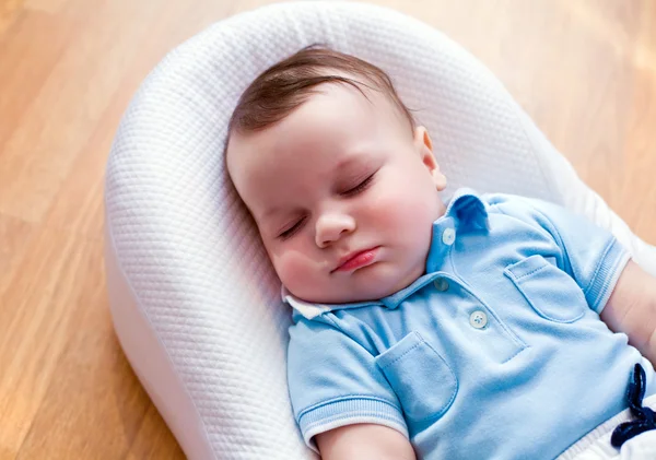 Baby is sleeping in cradle — Stock Photo, Image