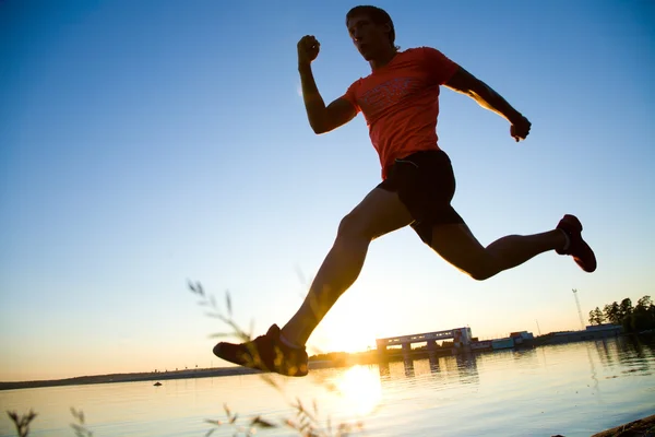 Hombre corriendo en la playa —  Fotos de Stock