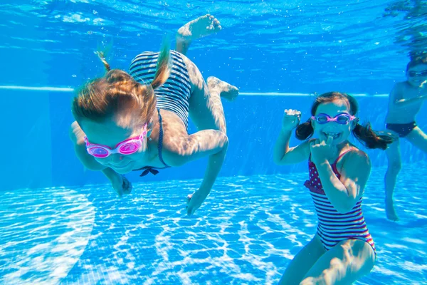 Little kids swim — Stock Photo, Image