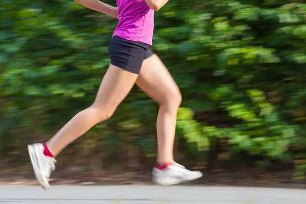 Bastante joven corriendo —  Fotos de Stock