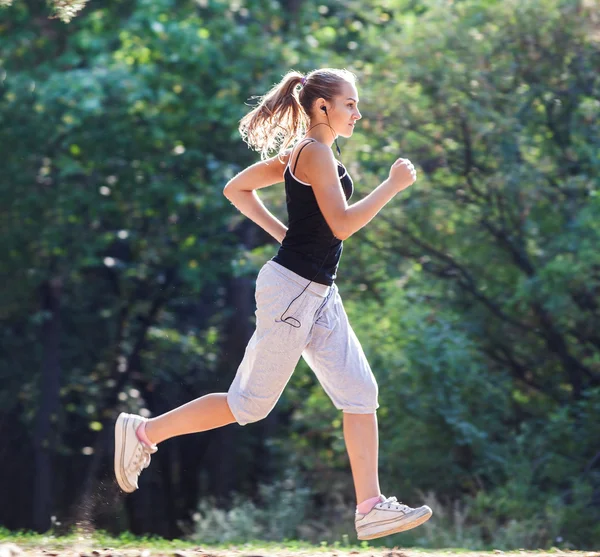 Bastante joven corriendo — Foto de Stock