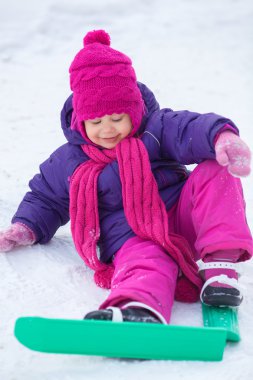 sevimli küçük kız Kayak