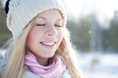 güzel bir kız kış parkı