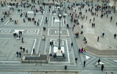 Milan kare Piazza Duomo olarak adlandırılan