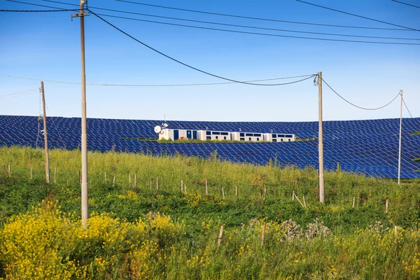 Solární panely fotovoltaických modulů — Stock fotografie
