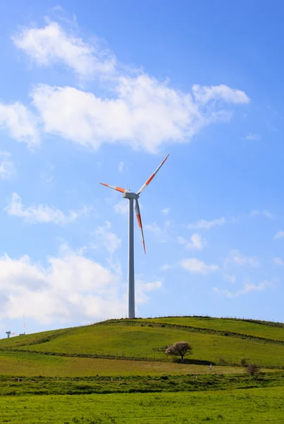 Turbine eoliene în mediul rural din Sicilia — Fotografie, imagine de stoc