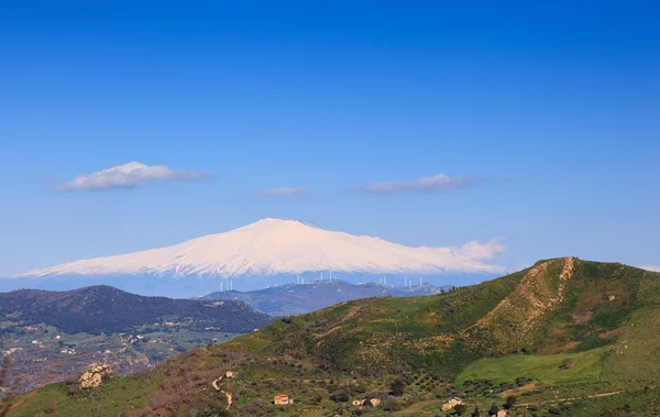 Etna vulkanen och Sicilien fält — Stockfoto