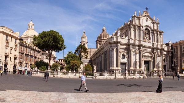 Вид на кафедральный собор Катании на Сицилии — стоковое фото