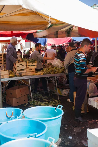 Świeżym powietrzu owoców rynku, Catania — Zdjęcie stockowe