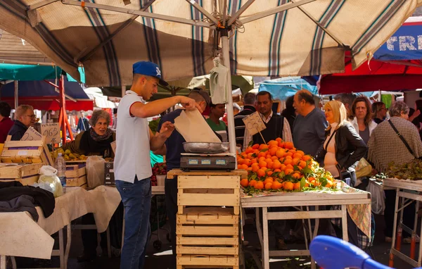 Open air ovoce trhu, Catania — Stock fotografie