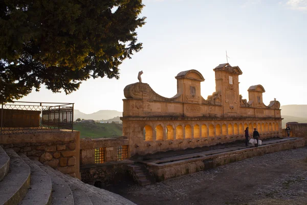 Beskåda av Granfonte, barock fontän i Leonforte — Stockfoto