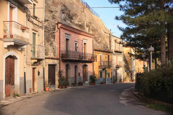 Sperlinga, Maisons sur le rocher — Photo