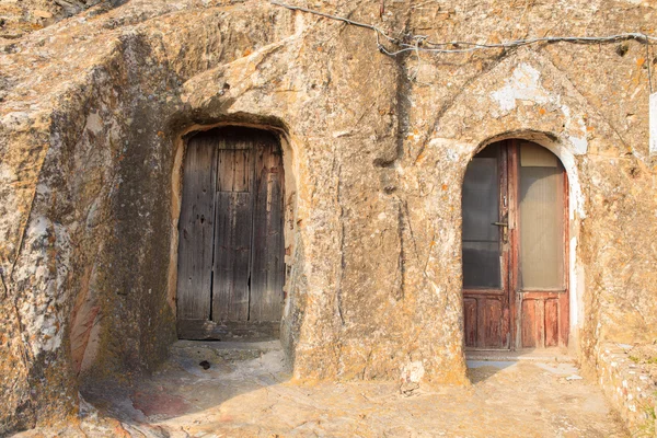 Sperlinga, Häuser auf dem Felsen — Stockfoto