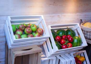 Elma, karpuz ve domates