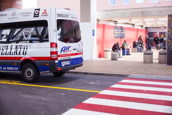 Van passagiers op de luchthaven — Stockfoto