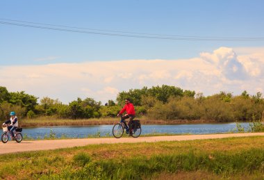 Baba ve oğul Bisiklete binme
