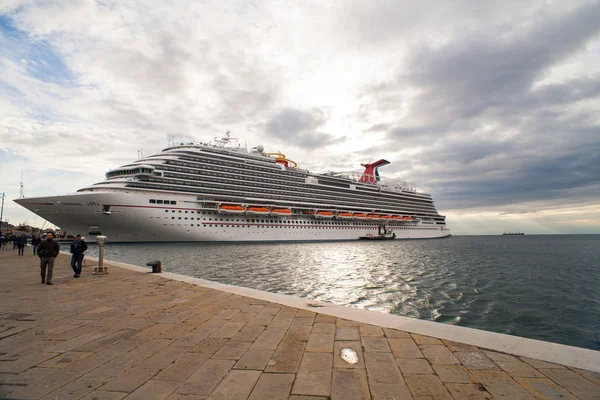 Yeni carnival cruise gemi — Stok fotoğraf