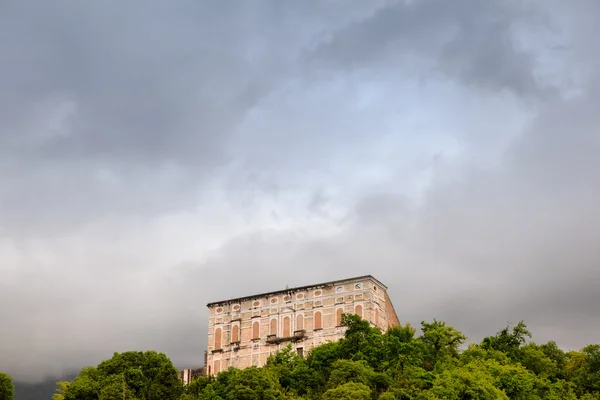 Vista del castillo de Polcenigo — Foto de Stock