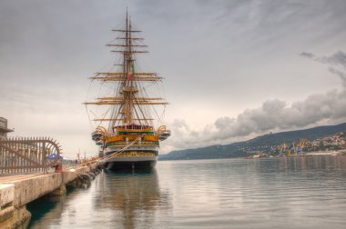 Amerigo Vespucci İtalya Deniz Kuvvetleri uzun boylu bir gemisi