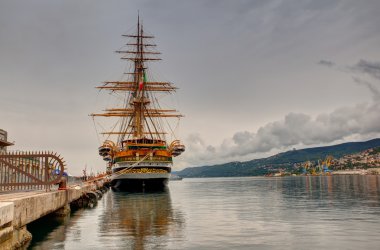 Amerigo Vespucci İtalya Deniz Kuvvetleri uzun boylu bir gemisi