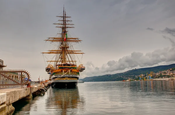 L'Amerigo Vespucci è un'alta nave della Marina Militare Italiana — Foto Stock