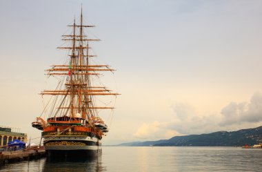 Amerigo Vespucci İtalya Deniz Kuvvetleri uzun boylu bir gemisi