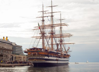 Amerigo Vespucci İtalya Deniz Kuvvetleri uzun boylu bir gemisi