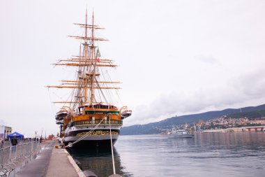 Amerigo Vespucci İtalya Deniz Kuvvetleri uzun boylu bir gemisi