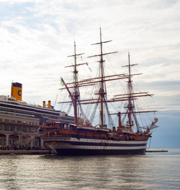 Amerigo Vespucci İtalya Deniz Kuvvetleri uzun boylu bir gemisi