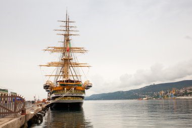 Amerigo Vespucci İtalya Deniz Kuvvetleri uzun boylu bir gemisi