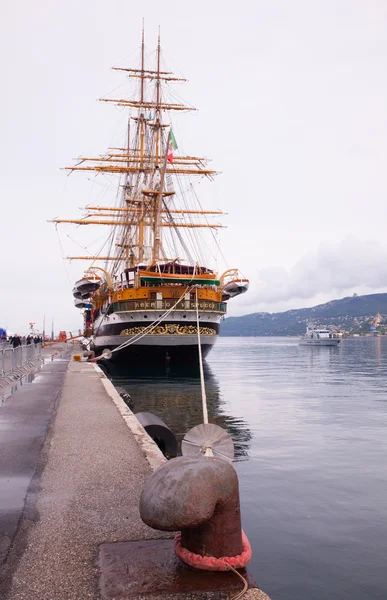 L'Amerigo Vespucci è un'alta nave della Marina Militare Italiana — Foto Stock