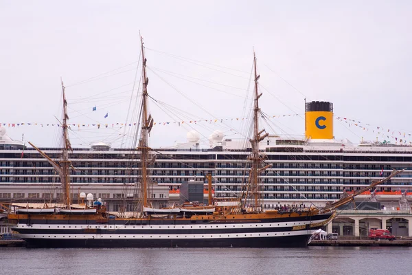 Amerigo Vespucci İtalya Deniz Kuvvetleri uzun boylu bir gemisi