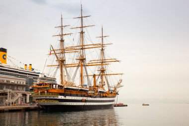 Amerigo Vespucci İtalya Deniz Kuvvetleri uzun boylu bir gemisi