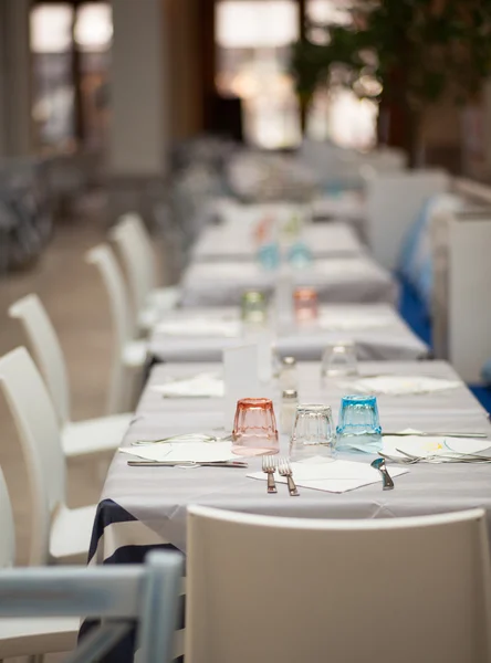 Vista do conjunto de mesa do restaurante — Fotografia de Stock