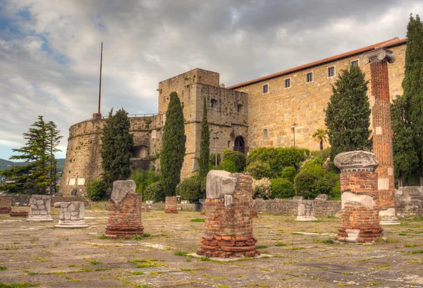 Utsikt över st. giusto slottet, trieste — Stockfoto