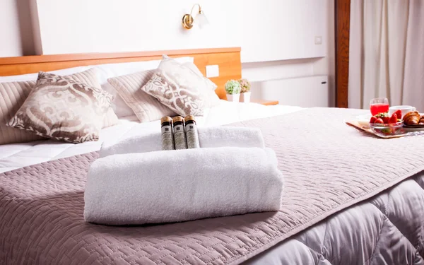 Towels and soap on bed — Stock Photo, Image